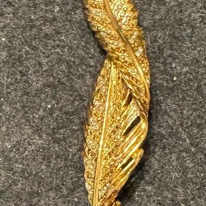 Metropolitan Museum of Art Vintage Feather or Leaf Brooch. Signed